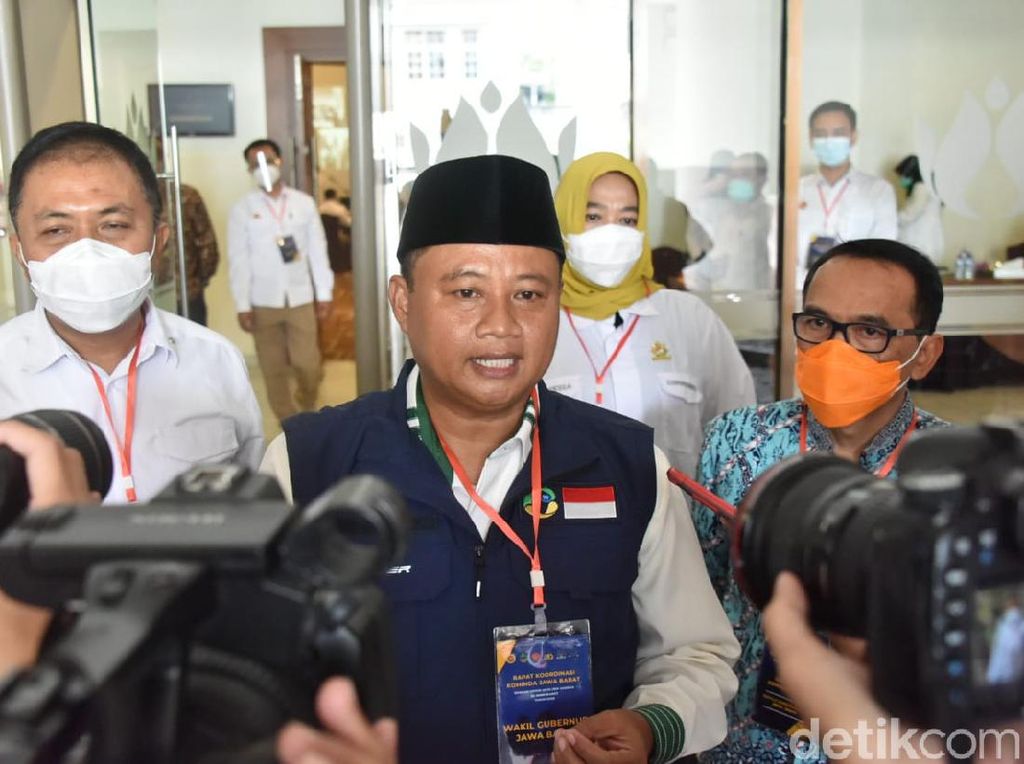 PPKM Jawa-Bali Dilanjutkan, Wagub Jabar: Berat Tapi Harus Dilaksanakan PPKM Jawa-Bali Dilanjutkan, Wagub Jabar: Berat Tapi Harus Dilaksanakan