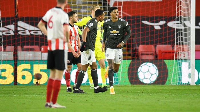 SHEFFIELD, ENGLAND - DECEMBER 17: Marcus Rashford of Manchester United celebrates after scoring their sides first goal during the Premier League match between Sheffield United and Manchester United at Bramall Lane on December 17, 2020 in Sheffield, England. The match will be played without fans, behind closed doors as a Covid-19 precaution.  (Photo by Peter Powell - Pool/Getty Images)