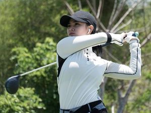 9 Potret Gina Aditya, Chef yang Jadi Bidadari Lapangan Golf