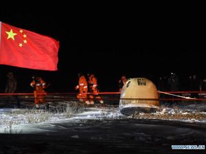 Momen Pendaratan Wahana China Bawa Tanah dari Bulan