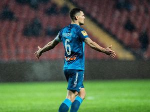 Dejan Lovren Bikin Gol Bunuh Diri Keren Pakai Dada