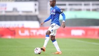 Di nomor 9 ada pemain Everton yang juga berusia 20 tahun, Niels Nkounkou. Gajinya 55 ribu paun per pekan atau setara Rp 1 miliar (Getty Images/Pool)