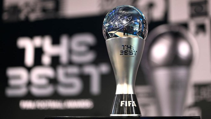 ZURICH, SWITZERLAND - DECEMBER 17: The Best FIFA Award is seen on a plinth prior to the The Best FIFA Football Awards on December 17, 2020 in Zurich, Switzerland. (Photo by Valeriano Di Domenico - Pool/Getty Images)