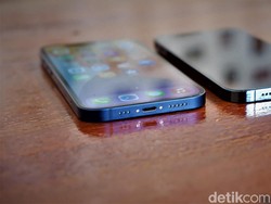 Apple Jajal iPhone Tanpa Colokan