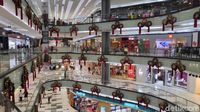 Foto : Jelang Nataru, Mal Ini Dipenuhi Ornamen Natal