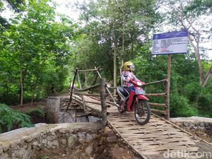 Soal Jembatan Bambu di Ponorogo yang Dikira Habiskan Dana Rp 200 Juta Soal Jembatan Bambu di Ponorogo yang Dikira Habiskan Dana Rp 200 Juta