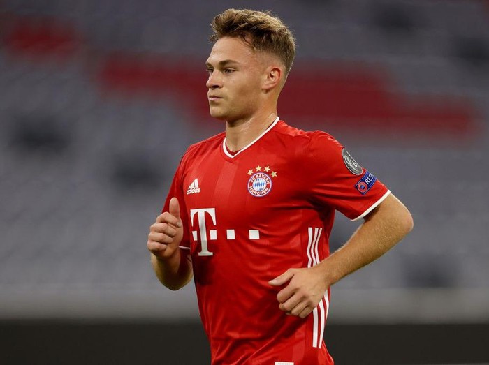 MUNICH, GERMANY - OCTOBER 21: Joshua Kimmich of FC Bayern München runs during the UEFA Champions League Group A stage match between FC Bayern Muenchen and Atletico Madrid at Allianz Arena on October 21, 2020 in Munich, Germany. (Photo by Alexander Hassenstein/Getty Images)