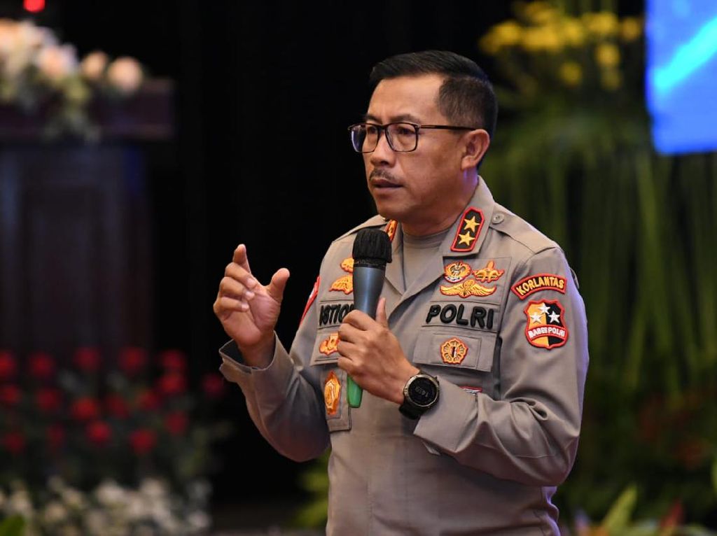 Dugaan Pemukulan Sopir di Tol Japek, Kakorlantas Minta Anggota Tak Reaktif Dugaan Pemukulan Sopir di Tol Japek, Kakorlantas Minta Anggota Tak Reaktif