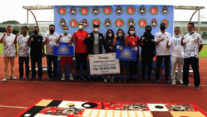 Legenda sepakbola Ricky Yacobi telah meningga dunia beberapa waktu lalu. Keluarga almarhum mendapat santunan dari PT Askrindo.