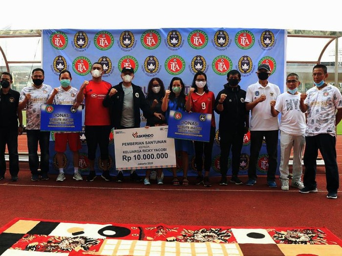 Legenda sepakbola Ricky Yacobi telah meningga dunia beberapa waktu lalu. Keluarga almarhum mendapat santunan dari PT Askrindo.