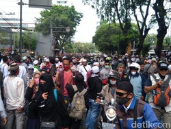 Polri Amankan 155 Massa Aksi 1812: Ada yang Bawa Ganja & Sajam