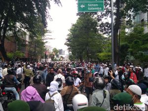 Momen Massa 1812 Debat TNI Gegara Tak Boleh ke Patung Kuda