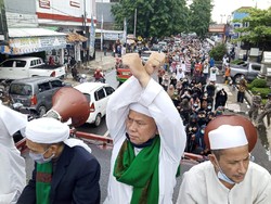 Demo di Polres Purwakarta, Pendukung HRS: Bebaskan Habib Rizieq!
