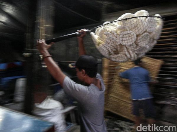 Foto : Melempemnya Bisnis Kerupuk saat Pandemi
