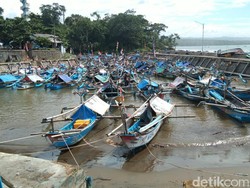 Cuaca Buruk-Gelombang Tinggi, Ratusan Nelayan Cianjur Nganggur