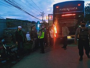 Polisi Adang Bus Massa FPI dari Pandeglang-Lebak yang Mau Aksi 1812
