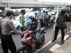 Polisi Hadang Massa Aksi 1812 di Pasar Jumat