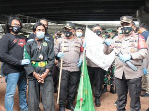 Klaim PA 212 Massa Bawa Ganja-Sajam Penyusup Ditepis Polisi Klaim PA 212 Massa Bawa Ganja-Sajam Penyusup Ditepis Polisi
