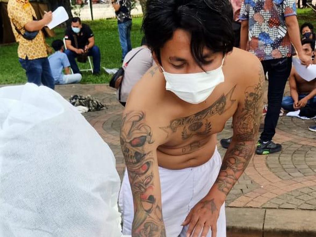 Pria Bertato Pendukung HRS Diamankan di Monas, Polisi: Reaktif COVID-19 Pria Bertato Pendukung HRS Diamankan di Monas, Polisi: Reaktif COVID-19