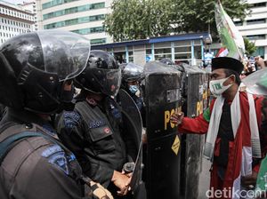 Polisi: Massa Aksi 1812 Dipulangkan Kecuali yang Bawa Sajam-Reaktif COVID