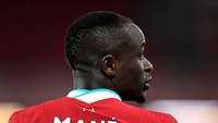 Sadio Mane juga nyaris didapatkan Manchester United. Saya sudah bertemu kepada perwakilan mereka dan manajer saat itu, Louis van Gaal. Namun ternyata, Klopp menelfon saya dan saya akhirnya memilih Liverpool, kata Mane (Getty Images/Pool)