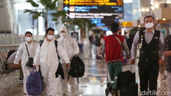 Sambut Libur Nataru, Penumpang Mulai Wara-wiri di Bandara Soetta