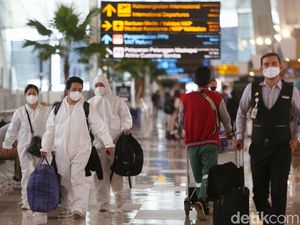 Sambut Libur Nataru, Penumpang Mulai Wara-wiri di Bandara Soetta
