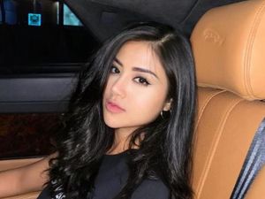 Tania Ayu Berbaju Minim di Tengah Salju Tania Ayu Berbaju Minim di Tengah Salju
