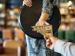 Royal Abis! Pelanggan Ini Tinggalkan Tip Rp 70 Juta untuk Restoran