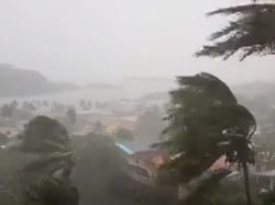 Topan Fiji Tewaskan Dua Orang, Luluh Lantakkan Rumah-rumah