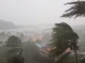 Topan Fiji Tewaskan Dua Orang, Luluh Lantakkan Rumah-rumah Topan Fiji Tewaskan Dua Orang, Luluh Lantakkan Rumah-rumah