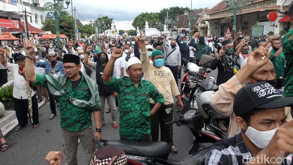 Penampakan Aksi Massa di Titik Nol Kilometer Yogyakarta