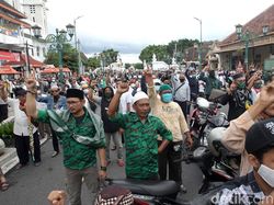 Penampakan Aksi Massa di Titik Nol Kilometer Yogyakarta