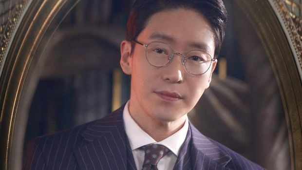 Uhm Ki-joon sebagai Joo Dan Tae di The Penthouse