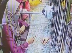 Viral Video Emak-emak Lihai Banget Gondol Emas Belasan Juta di Pekalongan