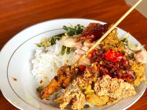5 Babi Guling Enak di Bali, Banyak Penggemarnya! 5 Babi Guling Enak di Bali, Banyak Penggemarnya!