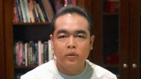 5 Potret Adam Suseno dari Kumis Pak Raden sampai Mirip Cuplis