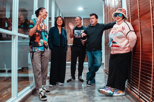 Band Potret yang digawangi Anto Hoed dan Melly Goeslaw.