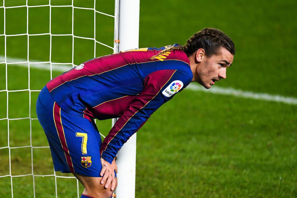 BARCELONA, SPAIN - DECEMBER 16: Frenkie de Jong of Barcelona celebrates after scoring their team's second goal with teammates during the La Liga Santander match between FC Barcelona and Real Sociedad at Camp Nou on December 16, 2020 in Barcelona, Spain. Sporting stadiums around Spain remain under strict restrictions due to the Coronavirus Pandemic as Government social distancing laws prohibit fans inside venues resulting in games being played behind closed doors. (Photo by David Ramos/Getty Images)