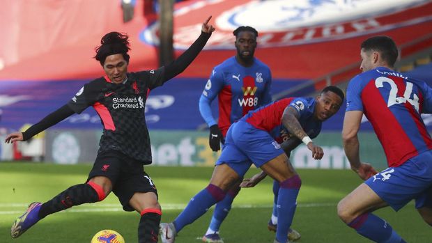 Liverpool's Takumi Minamino, left, scores his side's opening goal during the English Premier League soccer match between Crystal Palace and Liverpool at Selhurst Park stadium in London, Saturday, Dec. 19, 2020. (Clive Rose/Pool via AP)