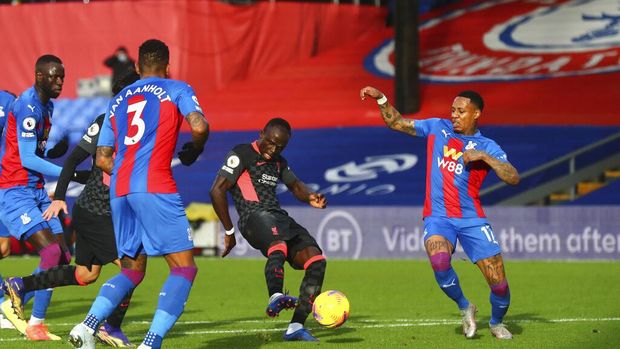 Liverpool's Sadio Mane, centre, scores his side's second goal during the English Premier League soccer match between Crystal Palace and Liverpool at Selhurst Park stadium in London, Saturday, Dec. 19, 2020. (Clive Rose/Pool via AP)