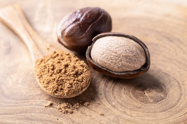 Dapat Mengurangi Peradangan dan Meningkatkan Libido/freepik.com sebuah studi lainnya yang diterbitkan pada 2005 dalam BMC Complementary and Alternative Medicine, menunjukkan bahwa mengonsumsi biji pala dapat meningkatkan gairah seks.