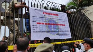 Satpol PP Segel Diskotek New Monggo Mas Jakbar