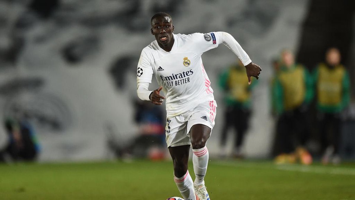 Ferland Mendy cedera, Real Madrid Krisis di lini belakang (Foto: (Getty Images/Denis Doyle)