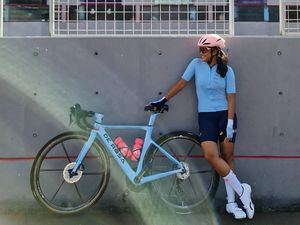7 Gaya Artis Hobi Road Bike, Pakai Jersey Jutaan Rupiah 7 Gaya Artis Hobi Road Bike, Pakai Jersey Jutaan Rupiah