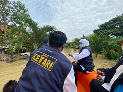 Tinjau Banjir di Pamekasan, Ini Langkah yang Diambil Khofifah