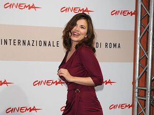 Foto: Aktris Hayley Atwell, Pacar Baru Tom Cruise yang Lebih Muda 20 Tahun