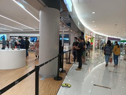 iPhone 12 Resmi Dipasarkan, Pembeli Rela Antre