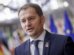 PM Slovakia Positif Corona, Sempat Ikut Rapat Uni Eropa yang Dihadiri Macron