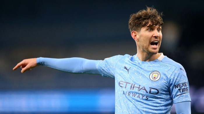 MANCHESTER, ENGLAND - DECEMBER 05: John Stones of Manchester City gives his team instructions during the Premier League match between Manchester City and Fulham at Etihad Stadium on December 05, 2020 in Manchester, England. The match will be played without fans, behind closed doors as a Covid-19 precaution. (Photo by Alex Livesey/Getty Images)